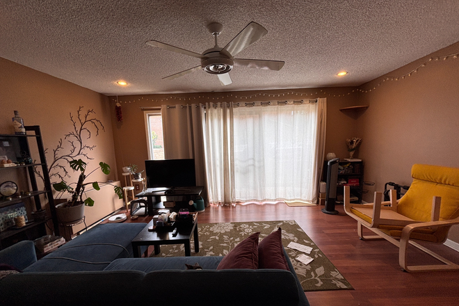 Living room - Apartment close to engineering center