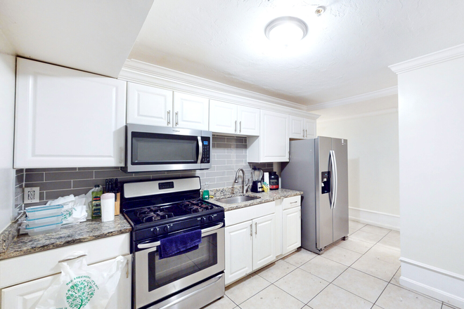 . - **NO BROKERS FEE!!* Spacious 3 Bed / 1 Bath avail. 9/1/26!! Apartments