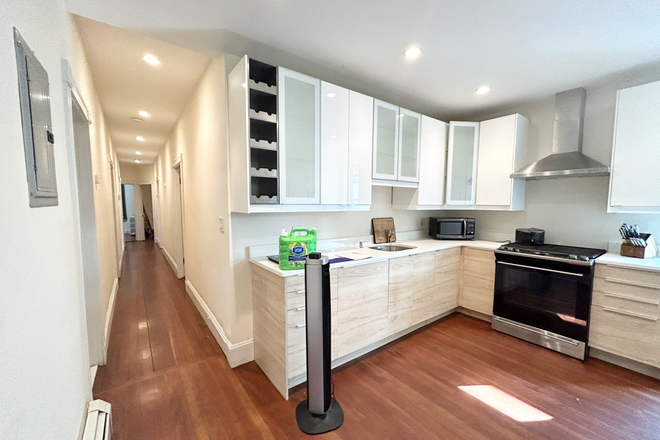 Call NOW for showings! 617-236-8600 - COLUMBIA ROAD - SUNNY DORCHESTER 5 BED 2 BATH W/ LAUNDRY IN THE UNIT! *AVAIL9/01/2025* Apartments