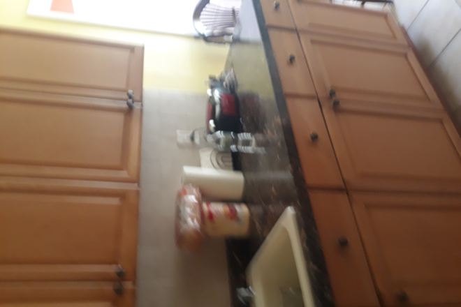 Kitchen - 859 planders Ave house 5mins driving to Campus