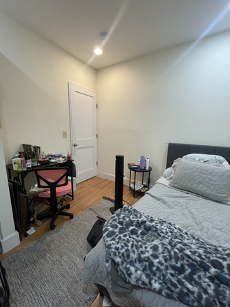 Single room - Shared room and Private Room Available in Fenway/Kenmore Apartments