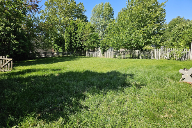 fenced yard - Blackbird Farm