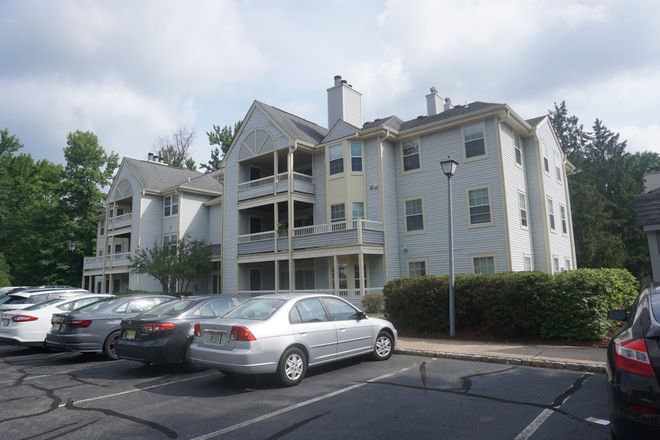 exterior - 2BR condo-Biscayne Ct-Princeton