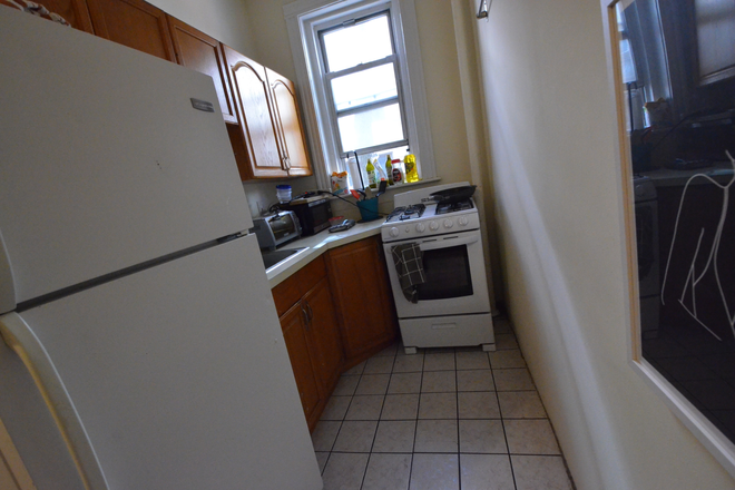 . - 3 Bedroom 1 BA (2split layout) on Hemenway St Avail 9/1 Apartments