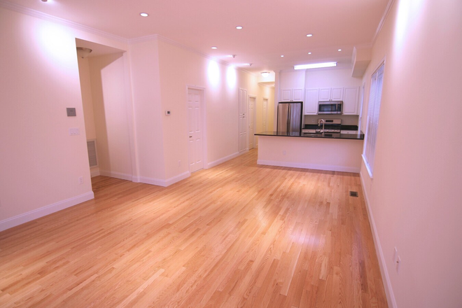 . - *NO BROKERS FEE!* Amazing 2 Bed / 2.5 Bath w/ LAUNDRY IN UNIT! HEAT&HOT WATER INCLUDED! Apartments