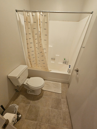 Master/Double Bathroom - La Regencia Apartments