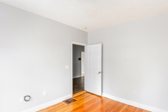 Call NOW for showings! 617-236-8600 - CAWFIELD STREET - AMAZING DORCHESTER 3 BED W/ LAUNDRY IN THE BUILDING! *AVAIL 9/01/2025* Apartments