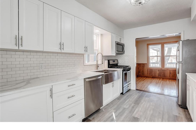 Kitchen - HUGE 6 Bedroom House- June 2026 - Close By UST