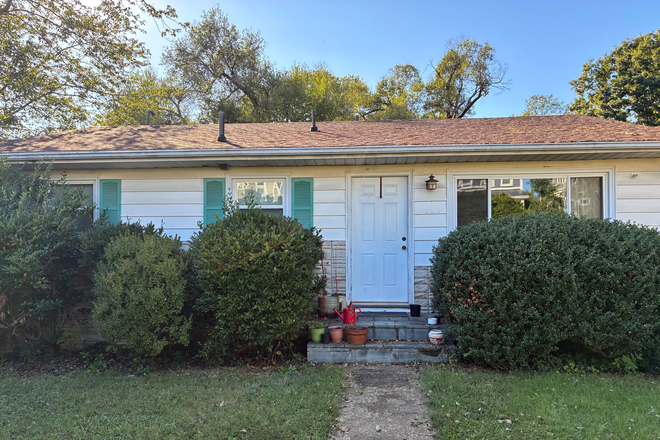 Front of house - Walking distance to UVA & Fontaine Research Park House