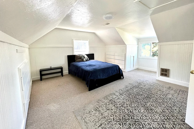 This is the room, can provide video if needed - Spacious incredible house located 10 minutes from campus