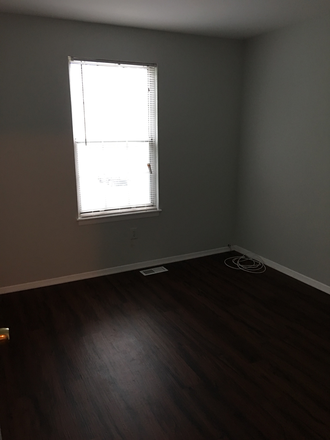 Upstairs bedroom - Two bedrooms available in town house walking distance to UMD Campus!