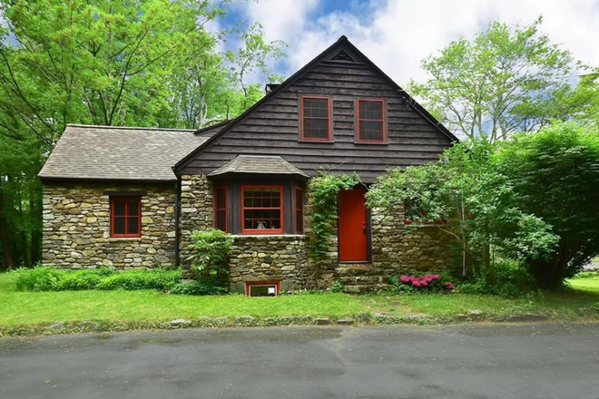 Side of house - Walking Distance to Campus! Beautiful Stone house 1 min drive to South Garage