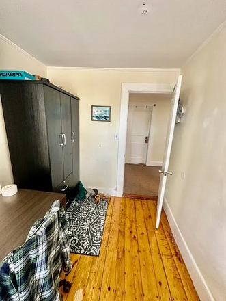 Bedroom - 1 Room - Hemenway St - $1250 per month Apartments