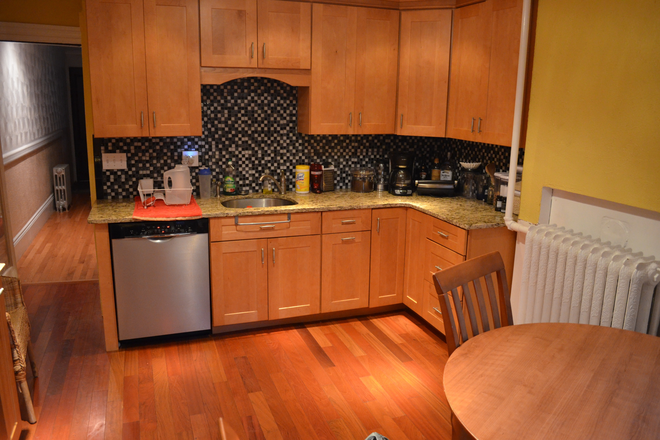 Call NOW for showings! 617-236-8600 - WARWICK ST - SINGLE FAM 4BR HOUSE IN SOUTH END FOR *9/1/2026* W/ 2 BATH, LNDRY, PATIO, ROOF DCK, EIK