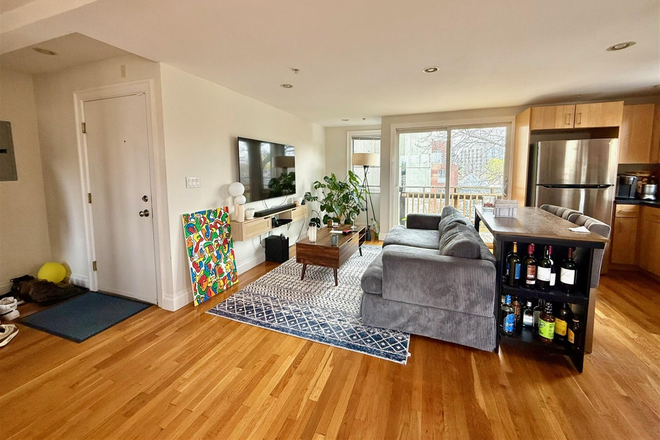 Living Space - ~Huge + Sunny Open Concept 2 Bed 1.5 Bath IN Harvard w/ Outdoor Space, A/C & in unit Laundry~