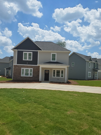 Outside street view - Charlton Farms Luxury Student Homes