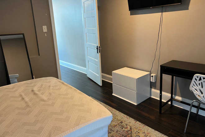 Bedroom - APARTMENT WALKING DISTANCE TO TULANE