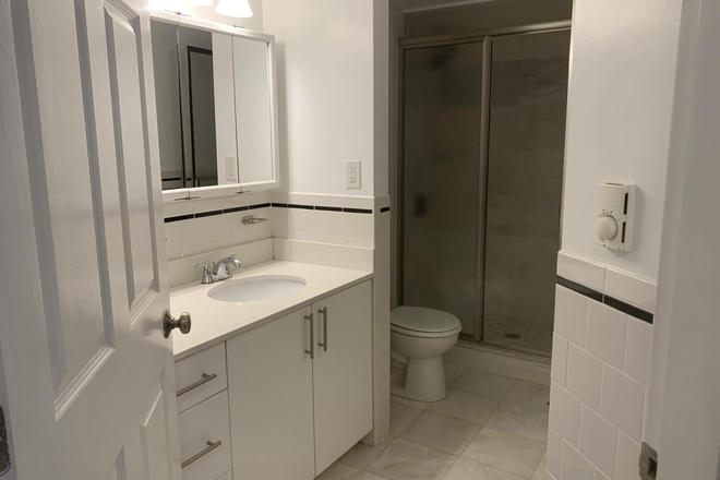 Bath - Centre St 1 Bed Newton Corner Apartments