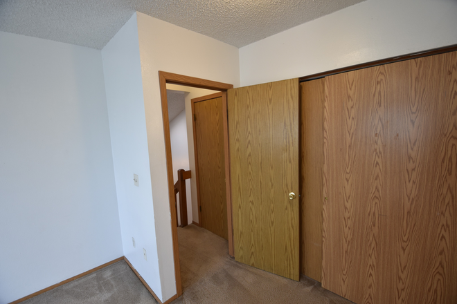 #4 - 2927 N. Broadway St. #4 (3BR /2BA) Apartments