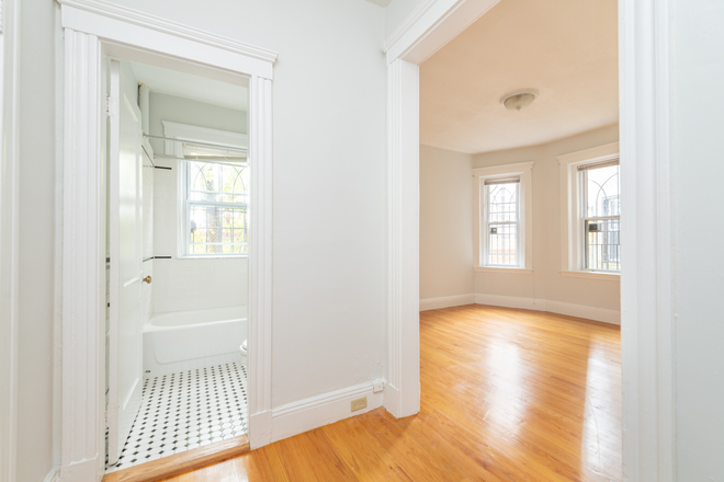 Hub Realty - Spacious studio, close to Longwood Medical Area hospitals and HMS Apartments