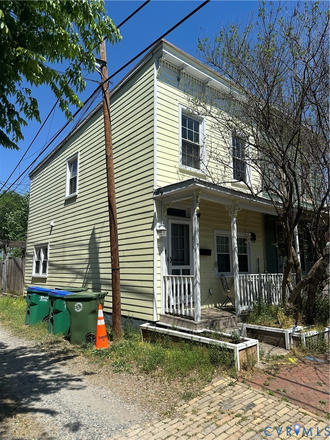 Outside Street View - Spring St Duplex