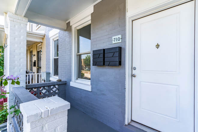 front porch - Columbia Row House