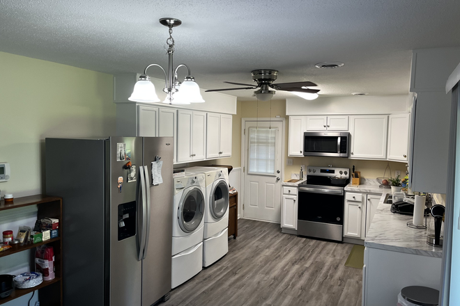 kitchen - 2 rooms in 3BR/2B house in quiet, safe neighborhood