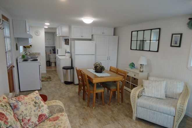 Main Room - 13 Angell Rd Narragansett, RI 02882