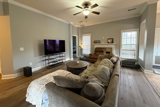 Photo - 617 Carpenter Way House