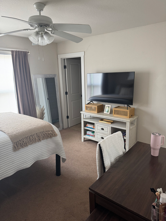 Bedroom part 2 - Redpoint Apartment - 1 room for sublet in a 4 x 4.5 apartment - spring semester