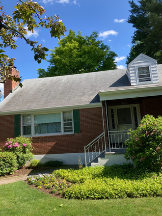 Picture is worth 1,000 words. - Private home on bus line between Hartford and Farmington Campuses