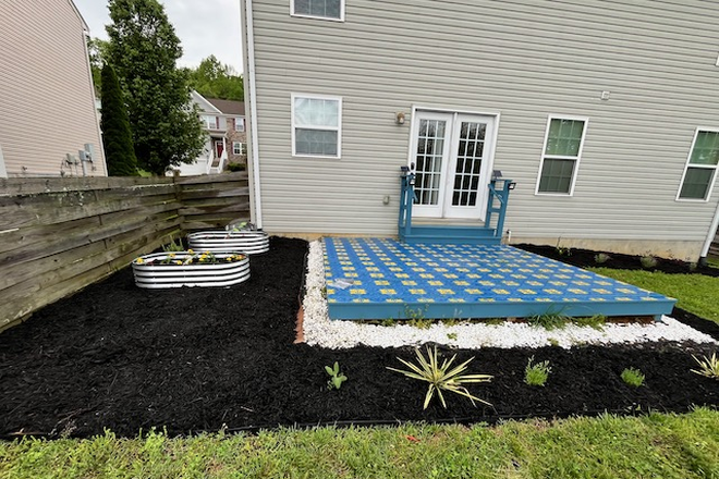 Brand new deck in private fenced-in yard in a sensory garden of fragrant plants and gorgeous flowers - The One