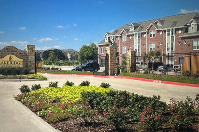 outside - LakeRidge Townhome, 2 bedroom, 2.5 bath. 1.5 miles away from TAMU campus