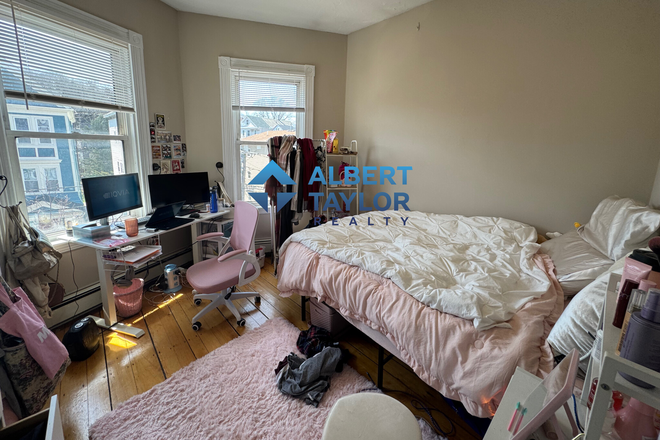 Bedroom #1 - Spacious 4 Bed 1 Bath with Laundry!!