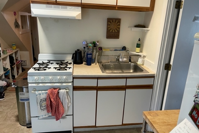 kitchen - Fantastic location!renovated, minutes to Harvard design, redline