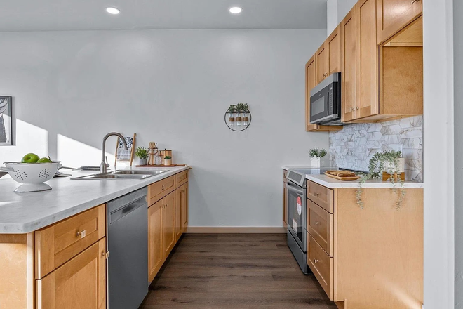 Kitchen - Brand-New 4BR Townhome - May Leasing - Close to CMU