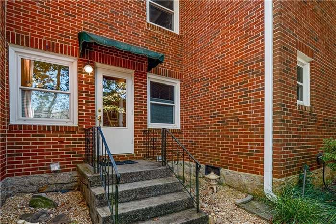 Side Entrance - 1 bedroom, 1 bath apartment walkable to Emory's ENLC