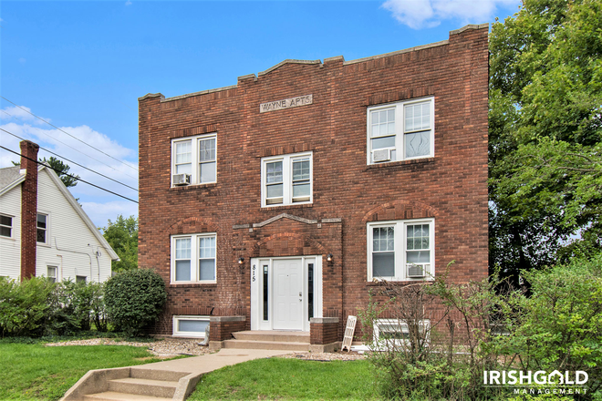 Front of building - 815 East Wayne Street- Beautifully Updated Apartements! Apartments