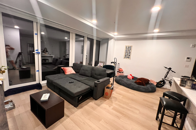 Living Room - Big apartment close to campus (ebike included)
