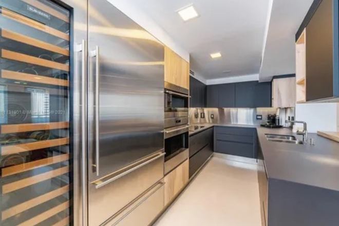 Kitchen - Luxury 1BR Bayfront Condo — Designer Kitchen, Bay Views & Parking Included