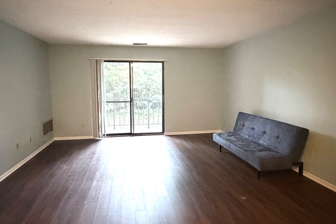 living room - Two bedroom condo close to campus