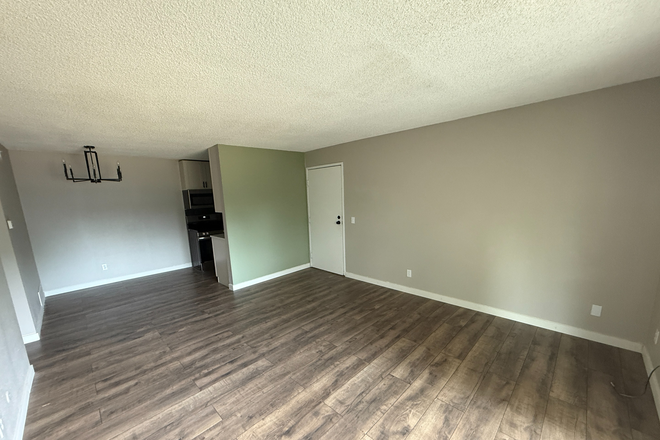 3 - AVAILABLE 8/5: 3250 O'Neal Cir #J23 Condo