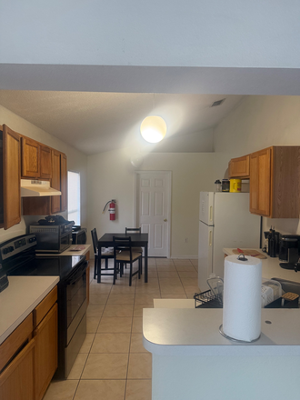 Kitchen - Home near UCF/Waterford area