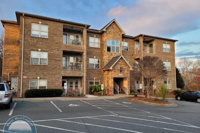  - 3bd/3ba Pine Ridge Condo