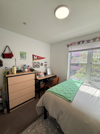 Bedroom Dresser and Desk - South Campus Commons 1 – Spring 2027 4x2 Lease Transfer Apartments