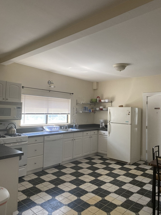 . - LOCATION!! 4 Bed / 1 Bath - avail 9/1/25!!