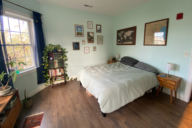 Bedroom - 2 bedroom with free parking, bus/train nearby Apartments