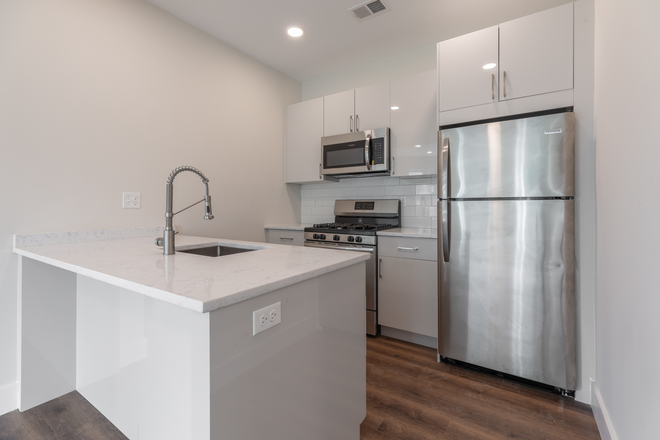 - - 3 bed / 2 bath apartment with an easy commute to UMass, ideal for off-campus living.