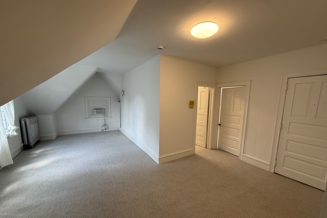 Living room - 32-Wiggins St Apt 3W Princeton - 1BR