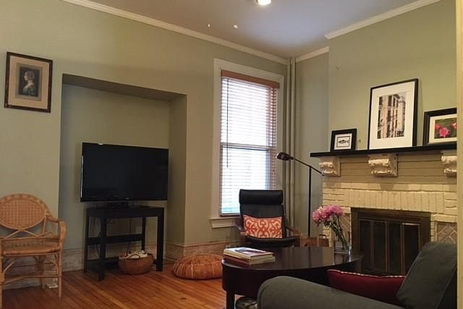 pic - 1 Bedroom Available <5min walk to Homewood campus, ideal for grad students